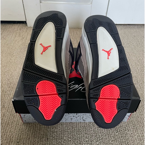 Air Jordan 4 Retro 'Taupe Haze' 2021 - Picture 6 of 9